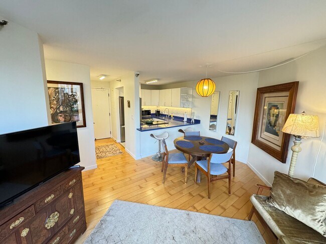 Foto del edificio - 1 BD / 1 BA FULLY FURNISHED UNIT IN WAIKIKI!!!