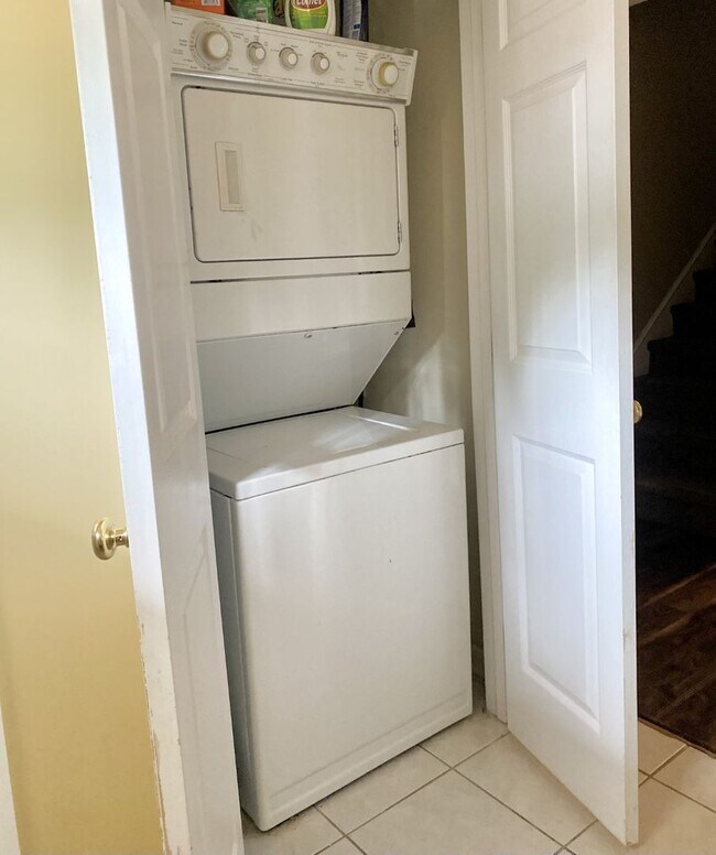 Building Photo - 3 Bedroom Townhouse in Auburn!