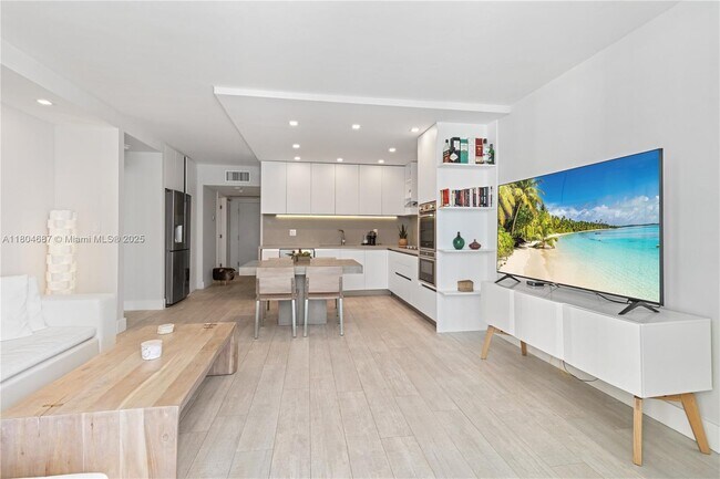 Building Photo - 2301 Collins Ave