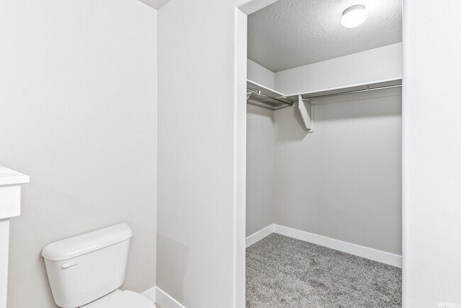 Building Photo - 925 N Haywain Dr