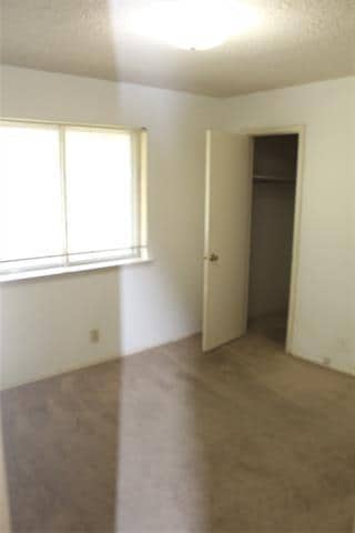 Foto del edificio - 2207 Canterbury Ct
