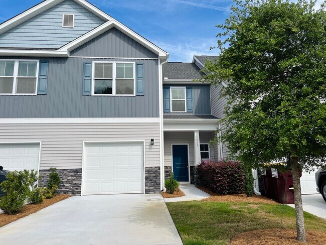 Building Photo - NOW AVAILABLE - Spacious 3 Bed | 2.5 Bath ...