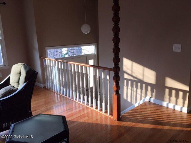 Foto del edificio - 235 McCormack Rd N