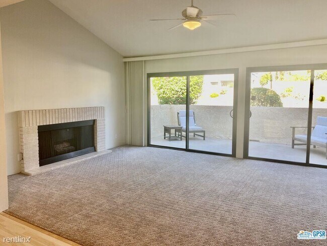 Foto del edificio - 2 br, 2 bath Townhome - 2600 S Palm Canyon...