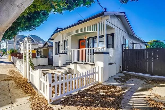 Building Photo - 356 W 15th St