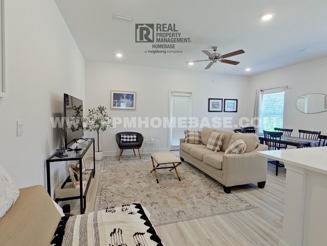 Building Photo - **Special Move-In Offer!** Stunning New To...