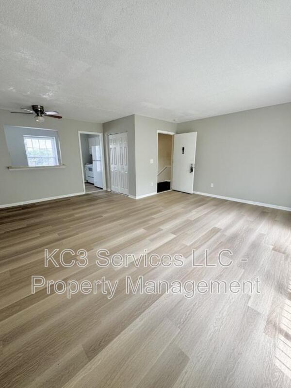 Foto del edificio - 8717 Countryshire Ln