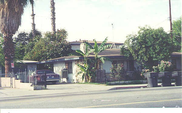 Building Photo - 231 W 9th St
