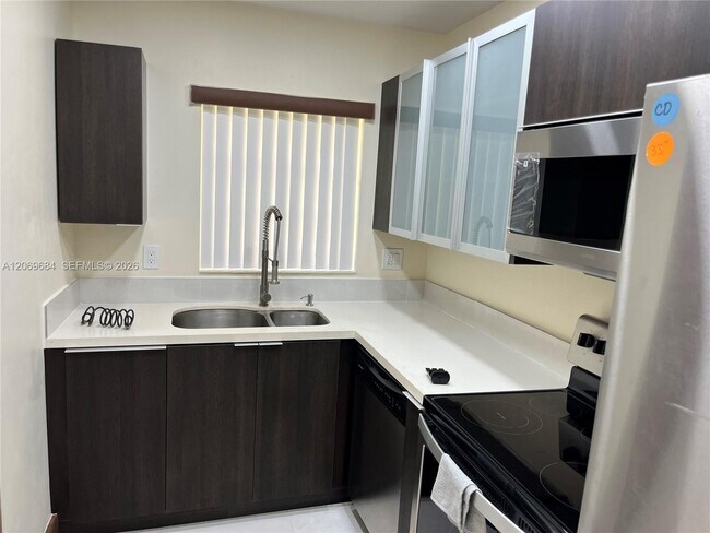 Foto del edificio - 2231 NW 9th Pl