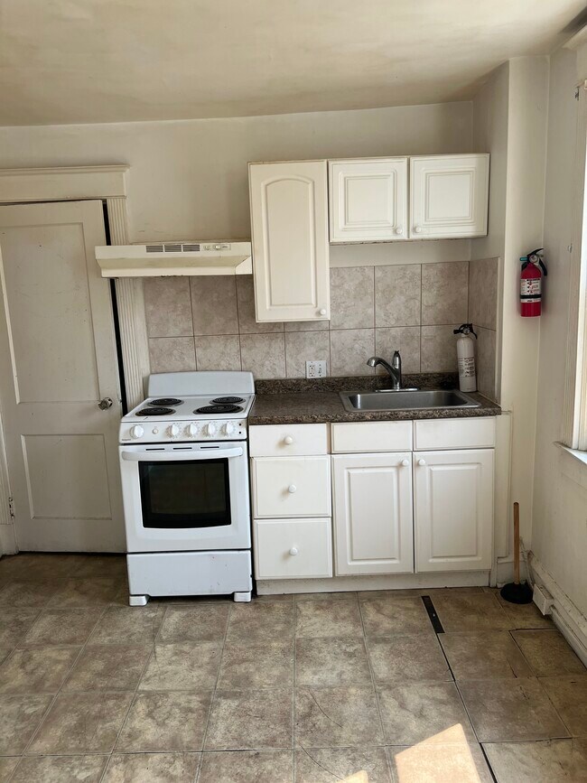 Kitchen - 208 Ashby Rd