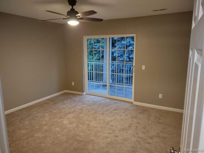 Building Photo - Charming 2-Bed Home in Commerce Township with Modern Amenities