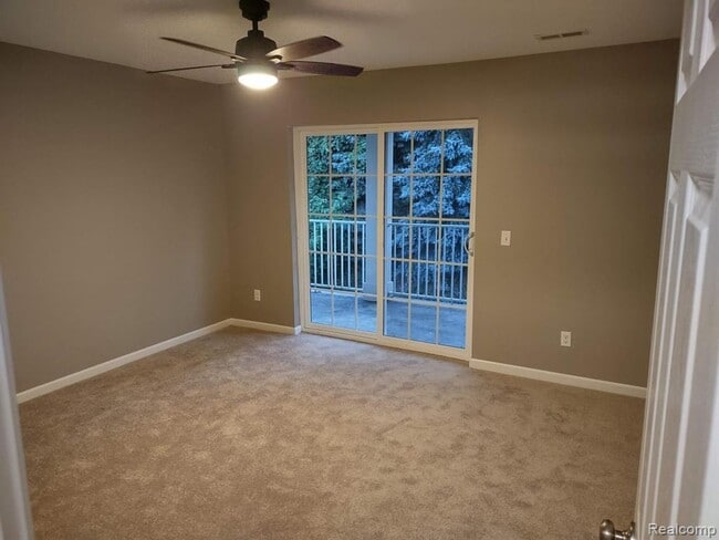 Building Photo - GORGEOUS 2 BED TOWNHOUSE! APRIL MOVE IN SPECIAL!