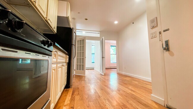 Building Photo - 1347 Greene Ave