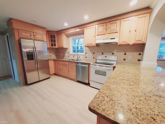 Building Photo - 5 br, 4 bath House - 63 West Ave