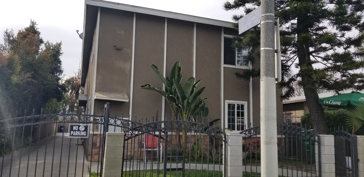 Foto principal - 1657 S Longwood Ave