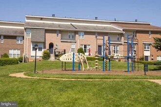 Building Photo - 1699 Yale Pl