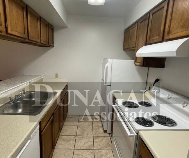 Foto del edificio - Partially Furnished - Upstairs - 2 Bedroom...