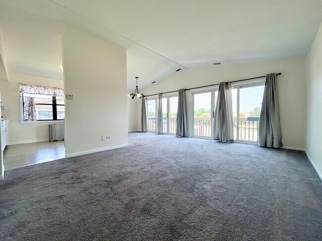 Building Photo - 5820 Wilshire Ct