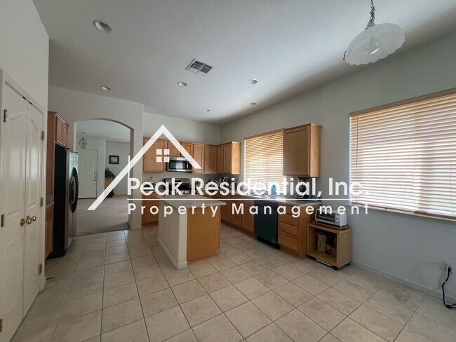 Building Photo - Wonderful 4bd/2ba Natomas Home!