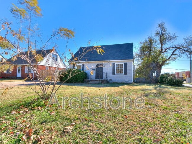 Photo - 100 E Lilac Ln House