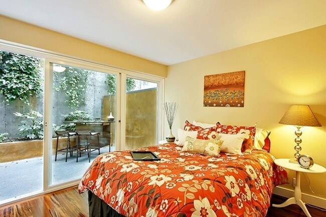 Building Photo - Capitol Hill One Bedroom Condo For Rent