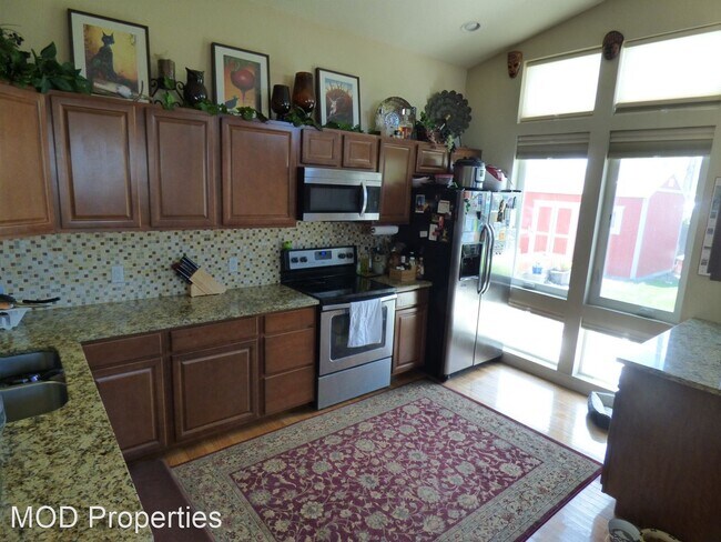 Foto del edificio - 3 br, 2 bath House - 2705 S. Elm Street