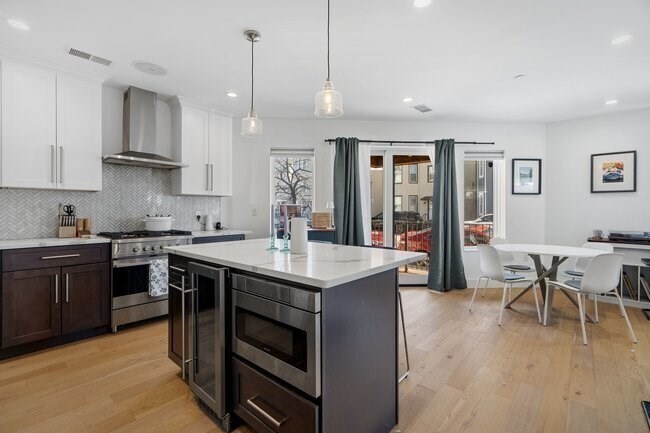 Foto del edificio - 946 Saratoga St