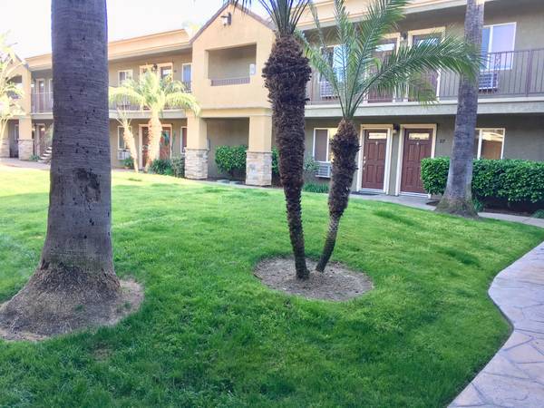 Community - 800 N Mollison Ave