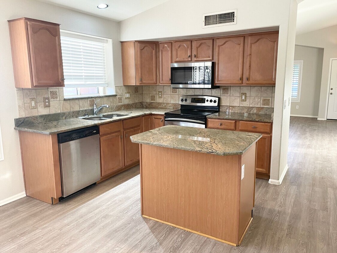 Primary Photo - Single Level 3 Bedroom + Office! Beautiful...