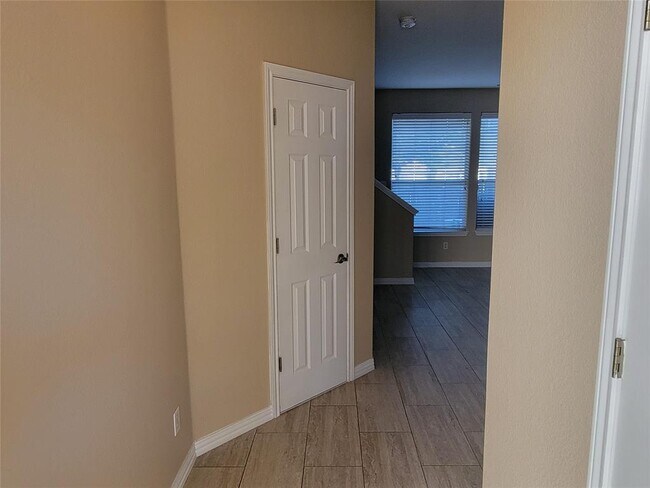 Foto del edificio - 2100 Pipers Field Dr