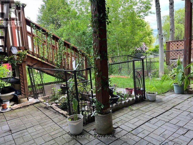 Photo du bâtiment - 129 October Ln