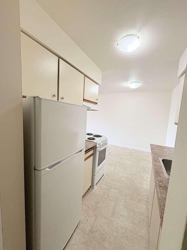 Photo du bâtiment - 6570-6570 Burlington Ave