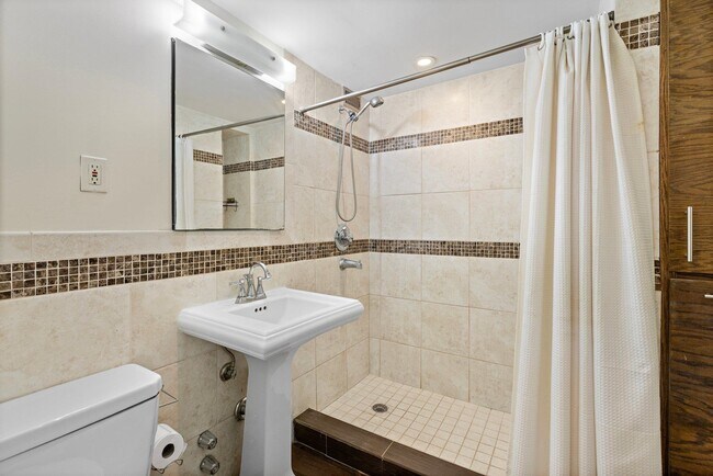 Foto del edificio - 6010 Boulevard E