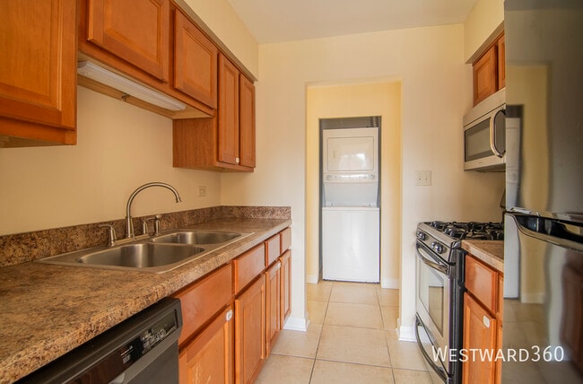 Building Photo - 5720 W 128th St