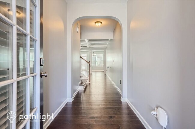 Foto del edificio - 3000 Clear View Ln