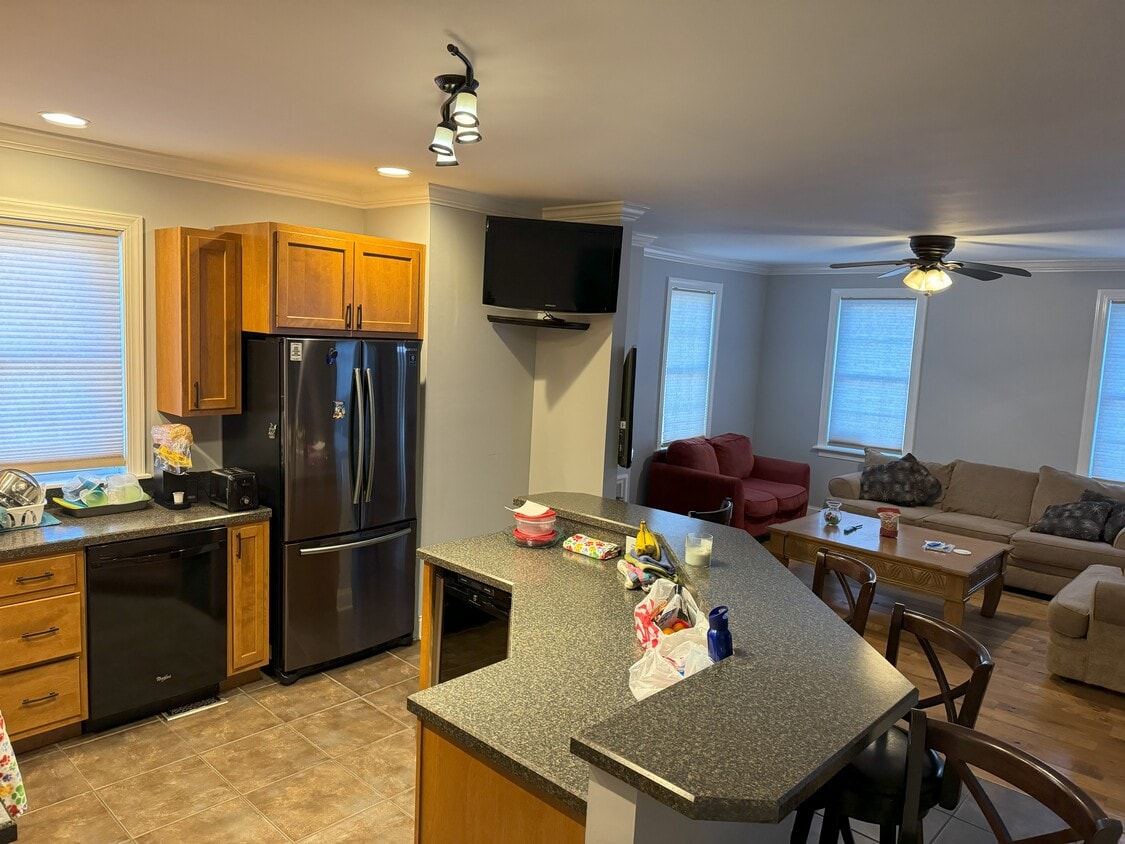 Foto principal - 457 N Spring St