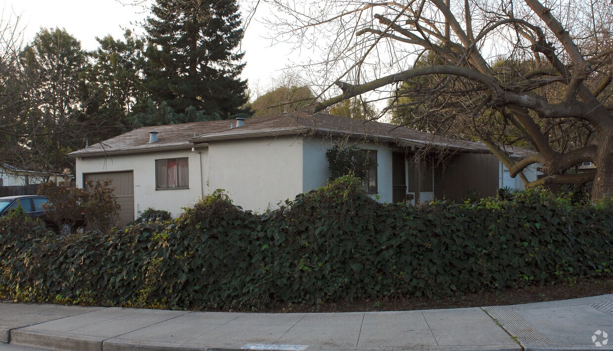 Foto del edificio - 461 Tyrella Ave