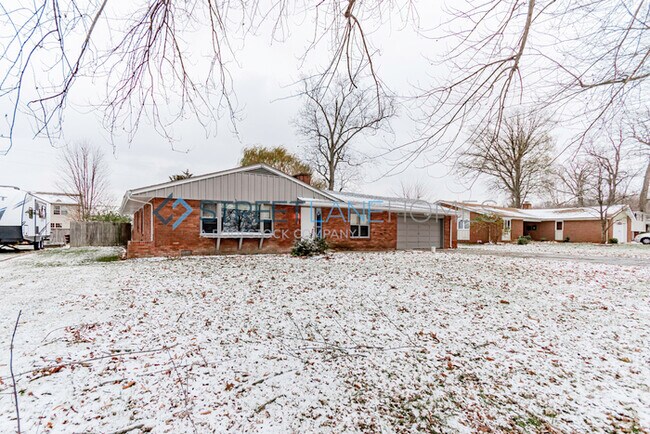 Building Photo - REDUCED!