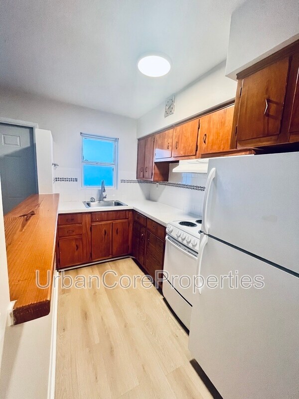 Building Photo - 115 7th Ave N