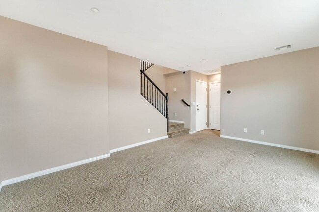 Building Photo - Flexible Three-Story Gated Home with Mountain Views & Modern Kitchen!