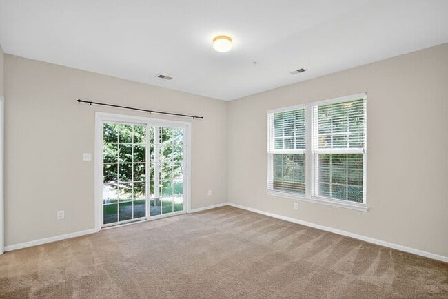 Building Photo - Pet Friendly 3 level End Unit Town Home wi...