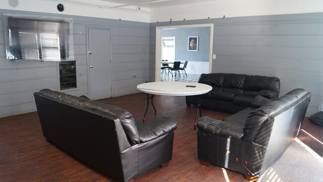 Building Photo - 649 Gayley Ave