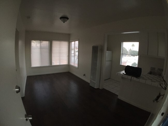 Foto del edificio - 7404 S Western Ave
