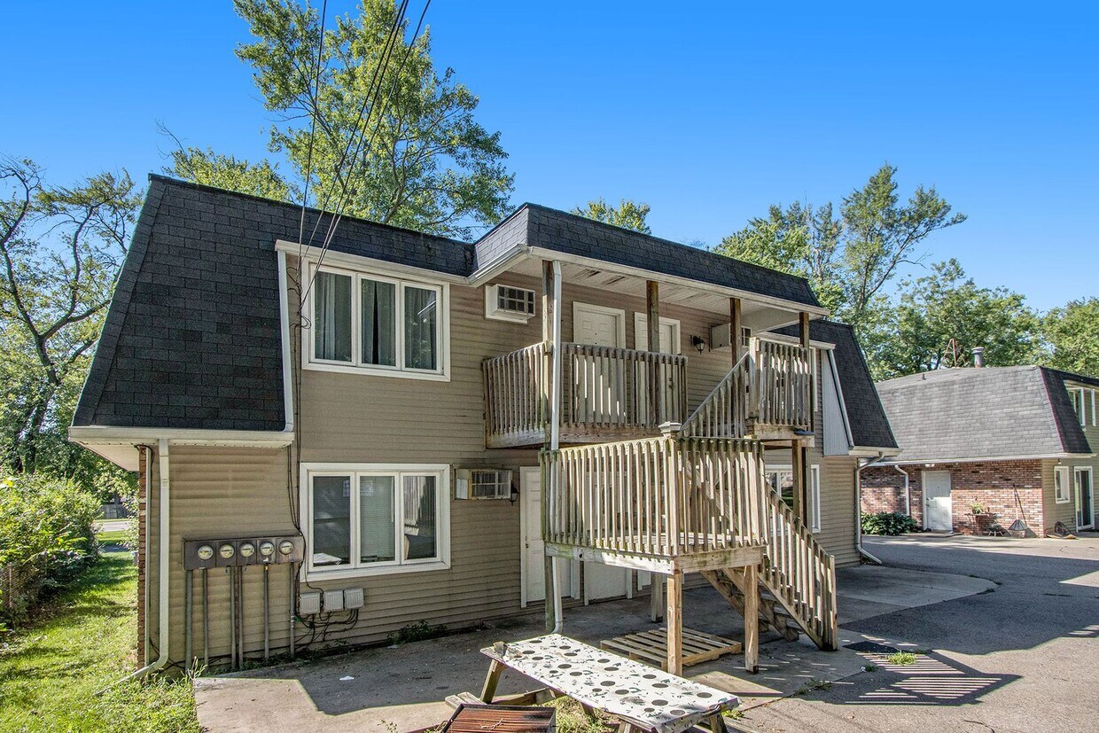 Primary Photo - $799 One Bedroom Apartment in Fourplex! As...