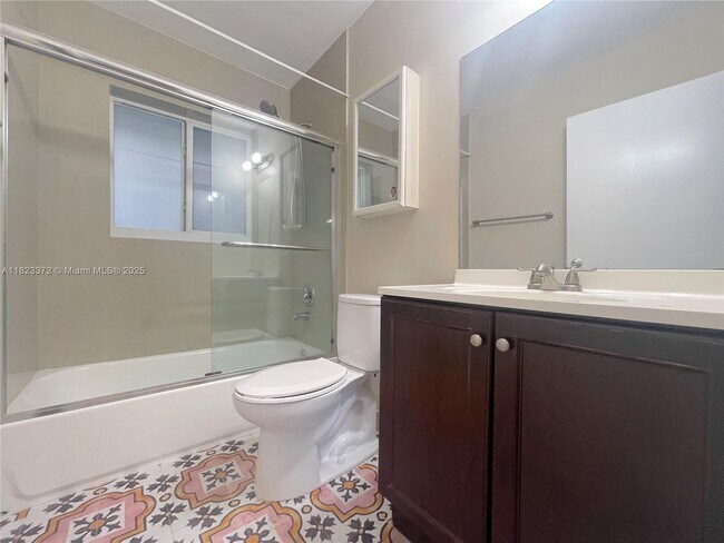 Building Photo - 2809 Middle River Dr