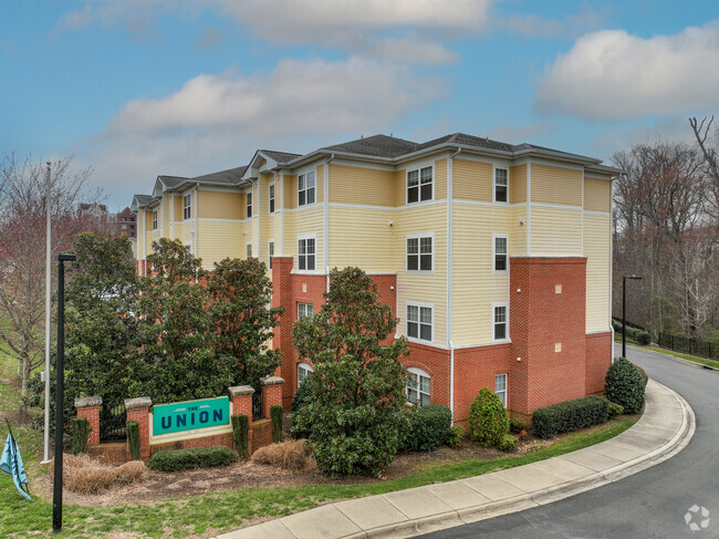 Building Photo - University Terrace North