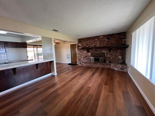 Building Photo - 7828 S Del Rey Ave