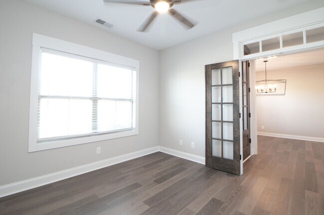 Foto del edificio - 1441 Hereford Blvd