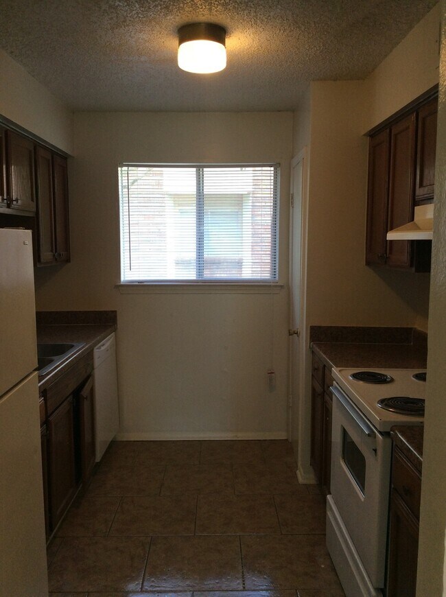 Building Photo - 8747 Granite Dr