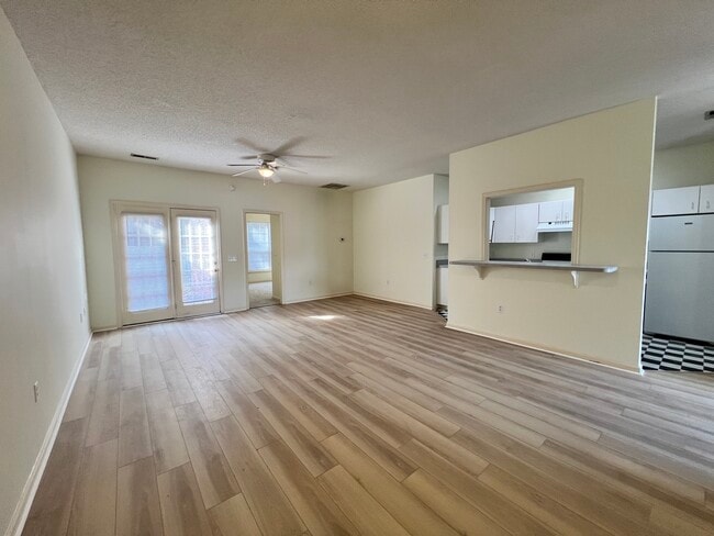 Building Photo - 1600 Sturdivant Dr